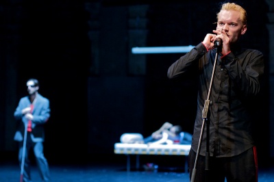 Karl Schreiner as digital demon Boris Nebyla as blind Oedipus