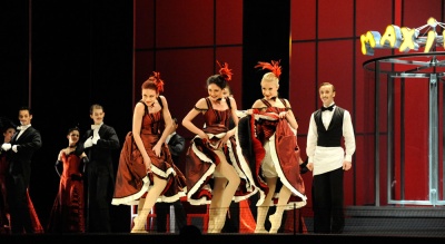 Maxims Paris corps de ballet