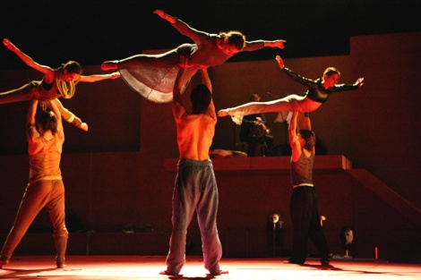 Rumi in Flammen lifts Anna Sterbova Martin Dvorak