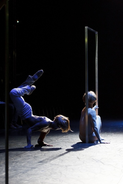 Michael Munoz handstand in Graz