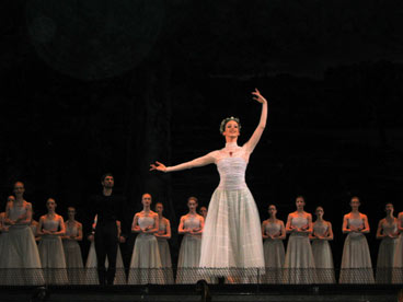 patricia tichy | mirta in gisell | staatsoper 24 february 2004 patricia tichy curtain call giselle as mirta