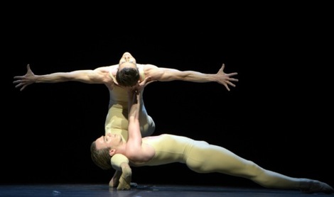 Marian Walter und Rainer Krenstetter in Roland Petits Duett aus Les intermittences du Coeur